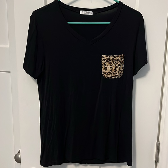 Cheetah Pocket V-Neck Tee - Picture 2 of 4
